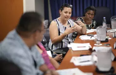 Pacific Islands journalists in discussion.