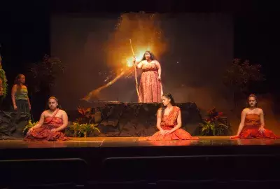 Hana Keaka performance