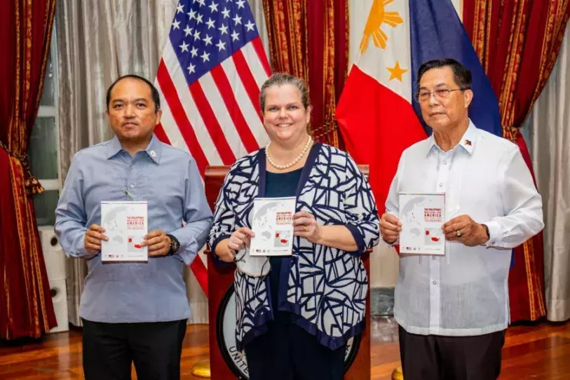 US Embassy in the Philippines Chargé d’Affaires ad interim Heather Variava is joined in the EWC publication’s Manila launch by Department of Foreign Affairs Assistant Secretary Jose Victor Chan-Gonzaga and Department of Defense Undersecretary Cardozo Luna.