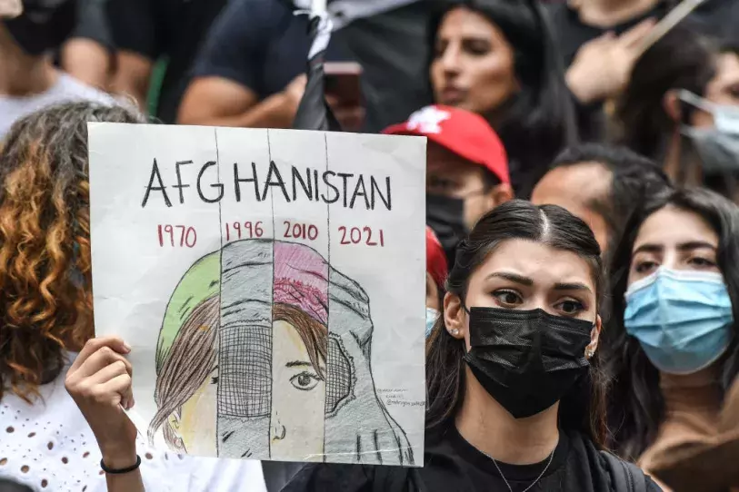 Woman protests for Afghan women in New York City (Photo: Stephanie Keith/Getty Images)