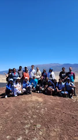 2023 Asia Pacific Leadership Program fellows group photo at the top of the Pu'u Huluhulu Trail during field study.